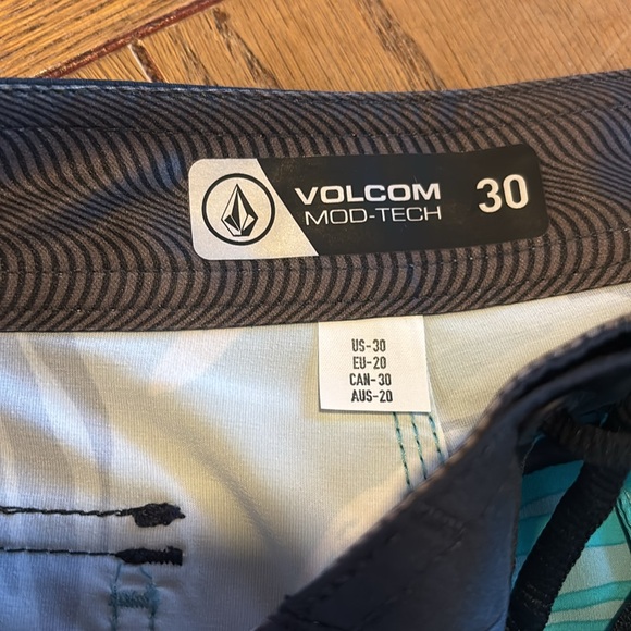 NWT VOLCOM Bleeding Leaf Mod Swim Trunks Board Shorts ~ Size 30 - Picture 6 of 6
